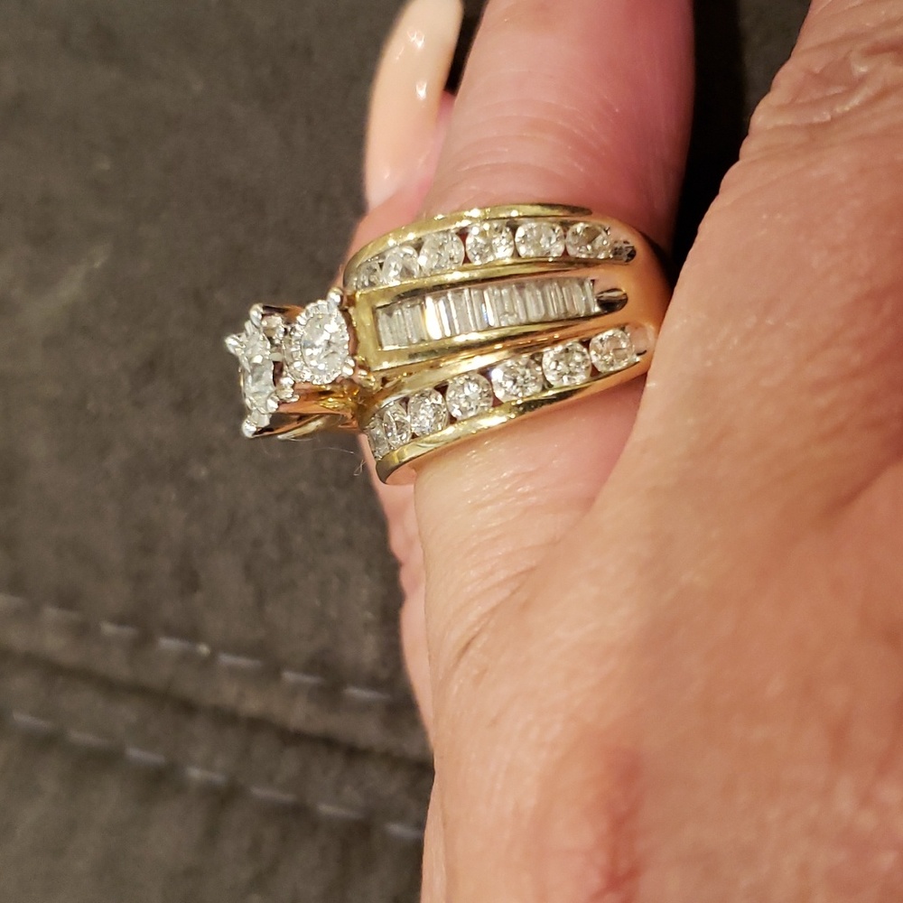 DIAMOND RING - Picture 2 of 4